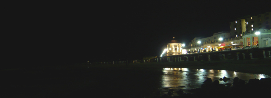 Borkum Strandpromenade bei Nacht